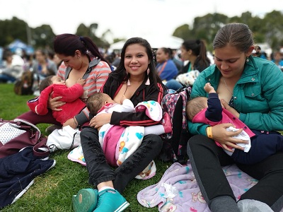 3.000 mujeres amamantan a sus bebés
